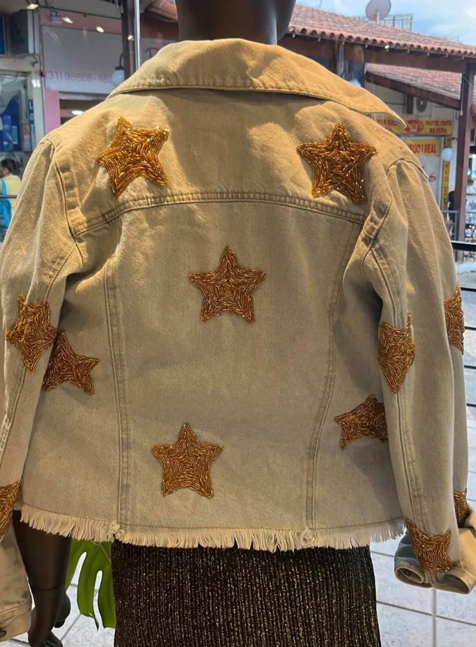 Jaqueta Jeans com Estrelas Douradas - Foto 3