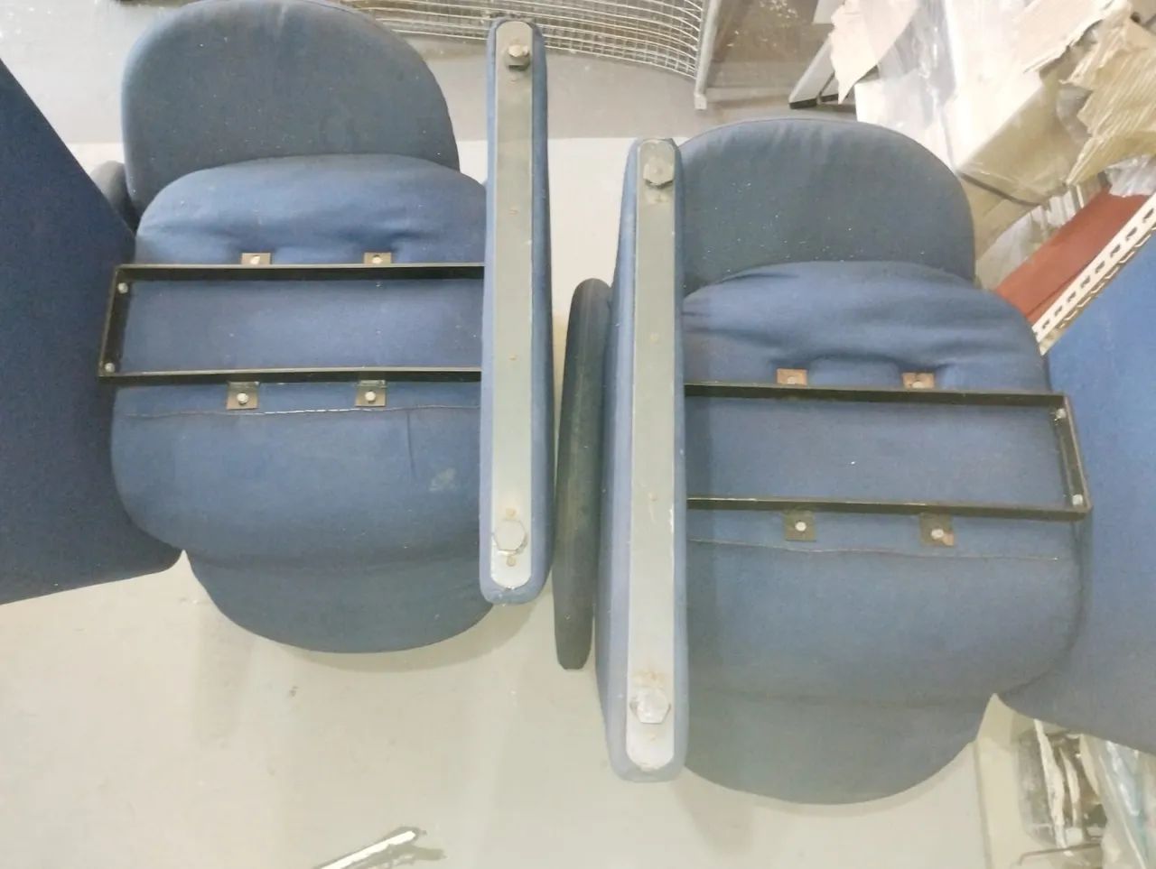 4 Poltronas para recepção (precisa de reforma) - Foto 3