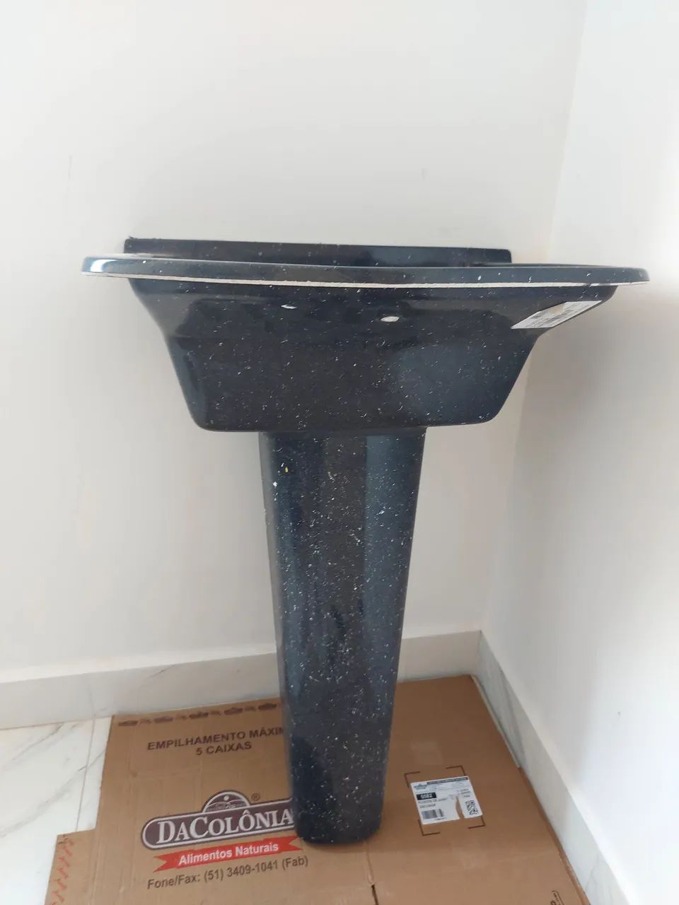 Tanque de mármore sintético preto de 55x41 cm com coluna 