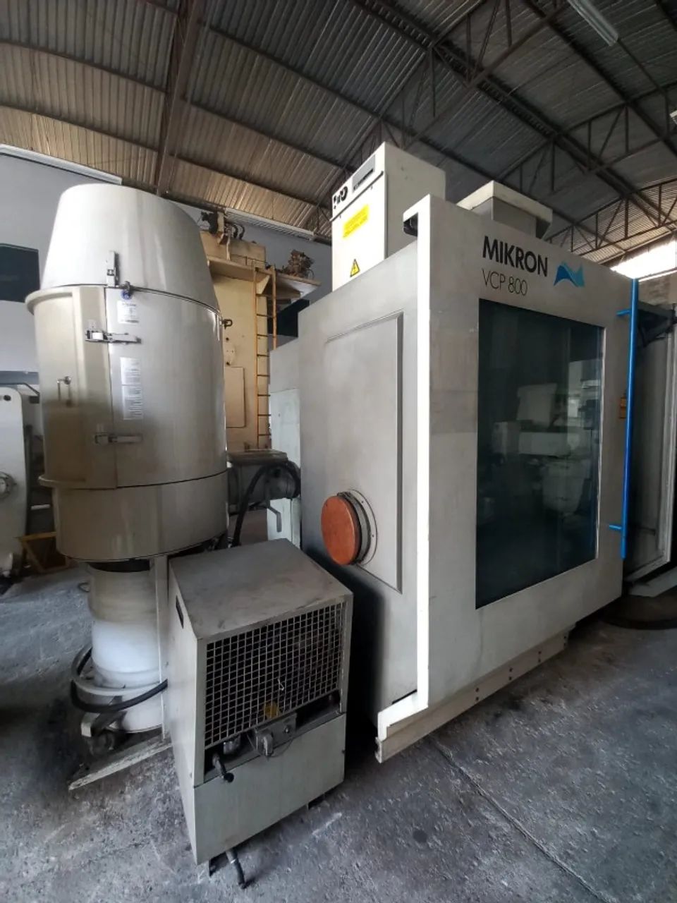 CENTRO DE USINAGEM MIKRON VCP800 ANO 2001 HEIDENHAIN