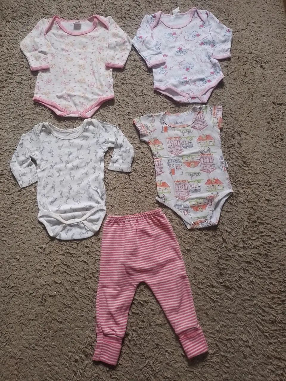 Lote de roupas de bebê - Bodies e calça - tamanho G ( 3/6 meses )