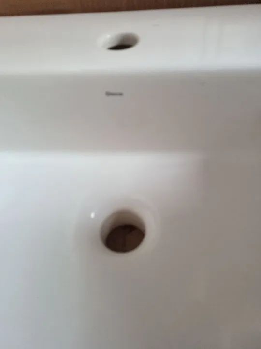 Pia de banheiro branca