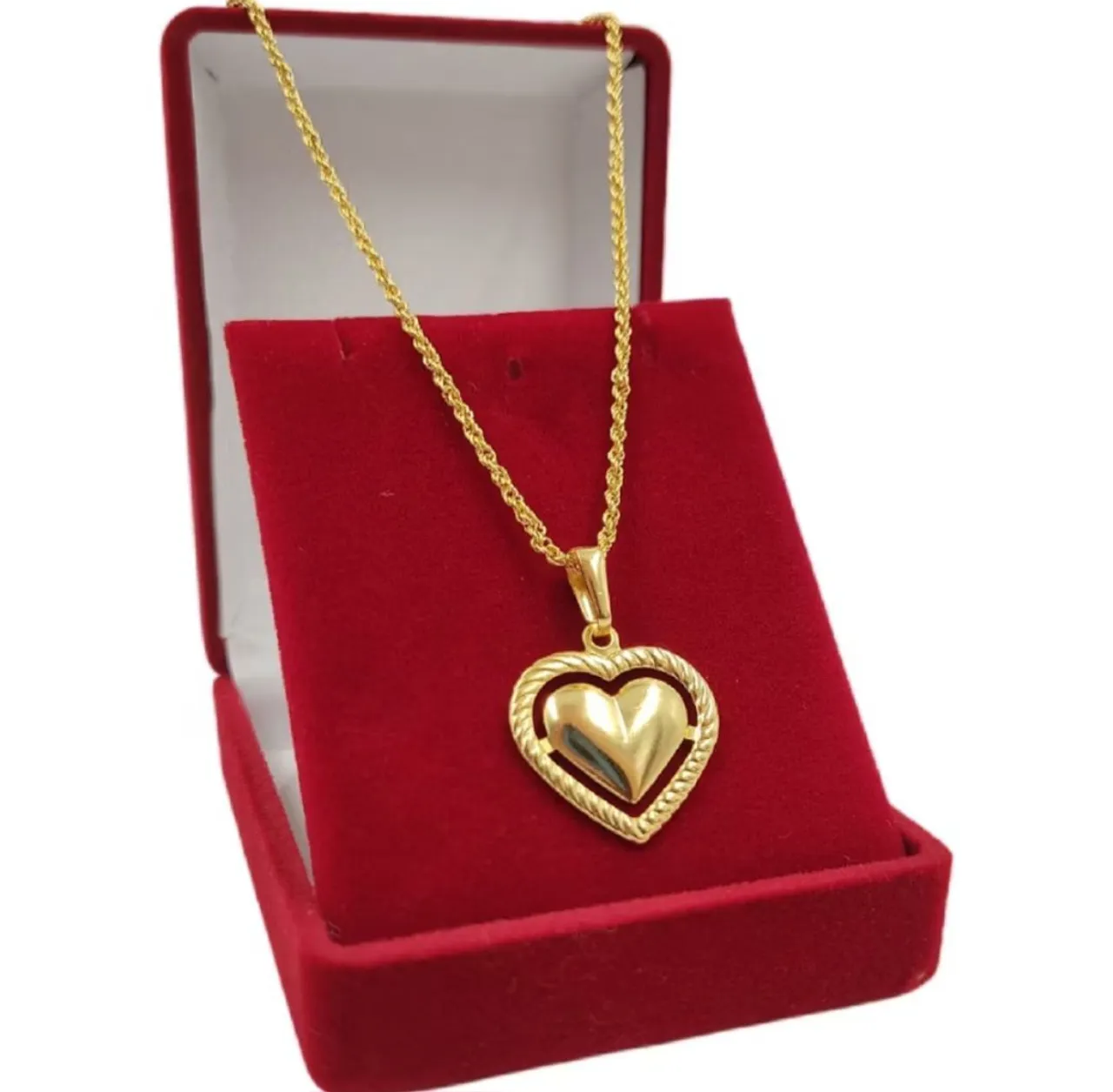 Colar Coração Dourado Elegante