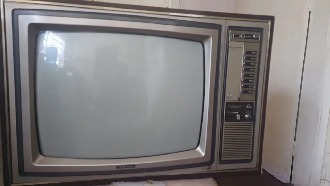 TV Toshiba antiga