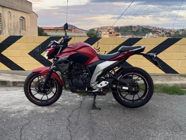 FAZER 250 VERMELHO FOSCO - IPVA 2025 pago - faz 36,4 KM/L - Só pegar e andar - Foto 2