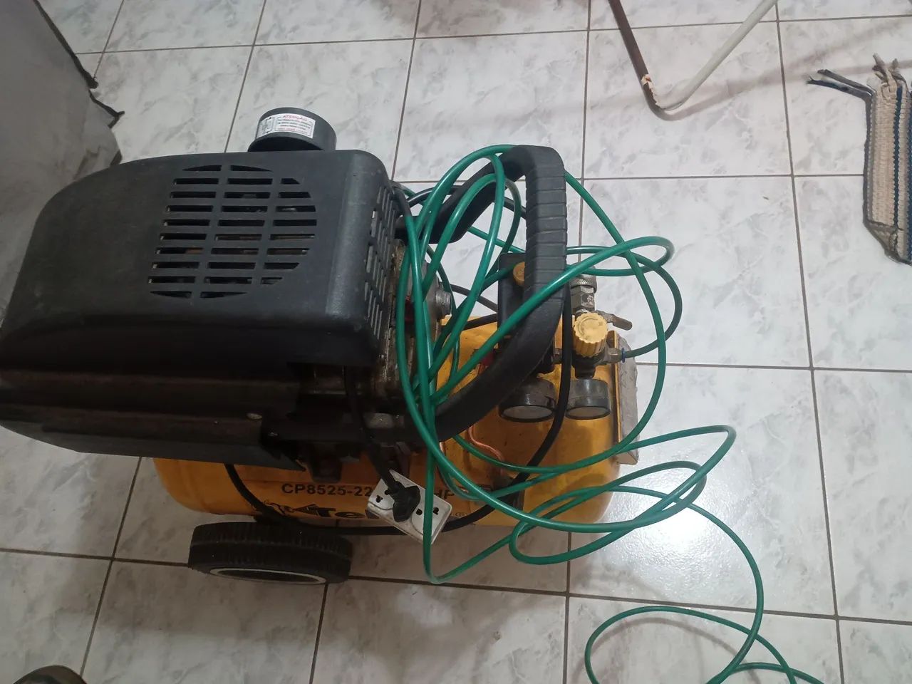 Compressor de Ar Tekna 2HP 24 litros pouco uso - Foto 3