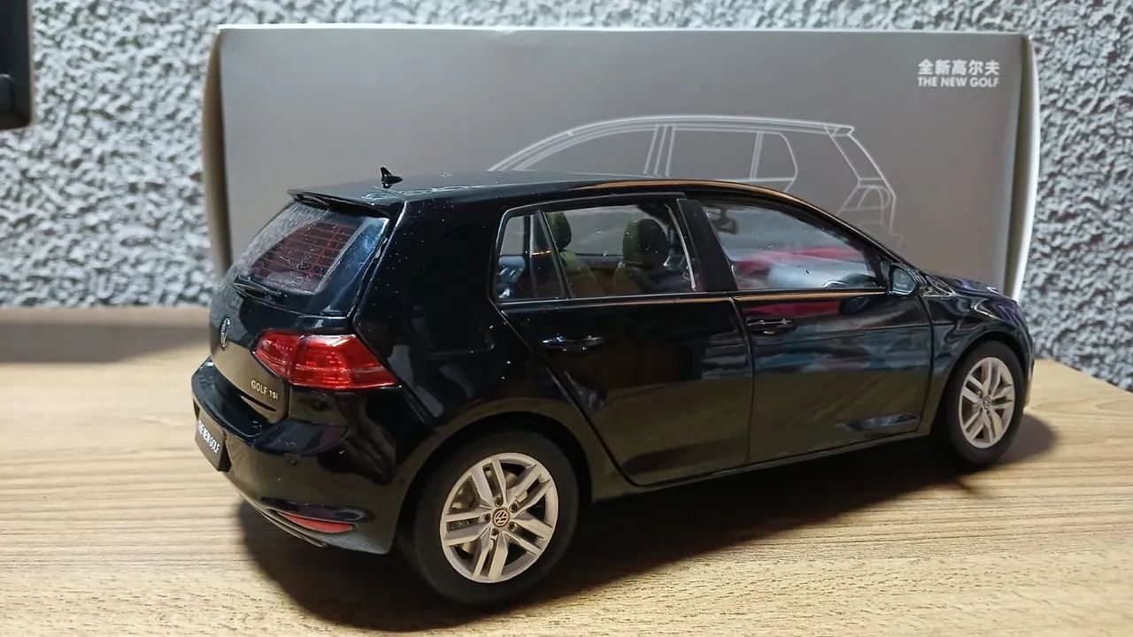 Miniatura Volkswagen Golf MK7 1/18 - Foto 2