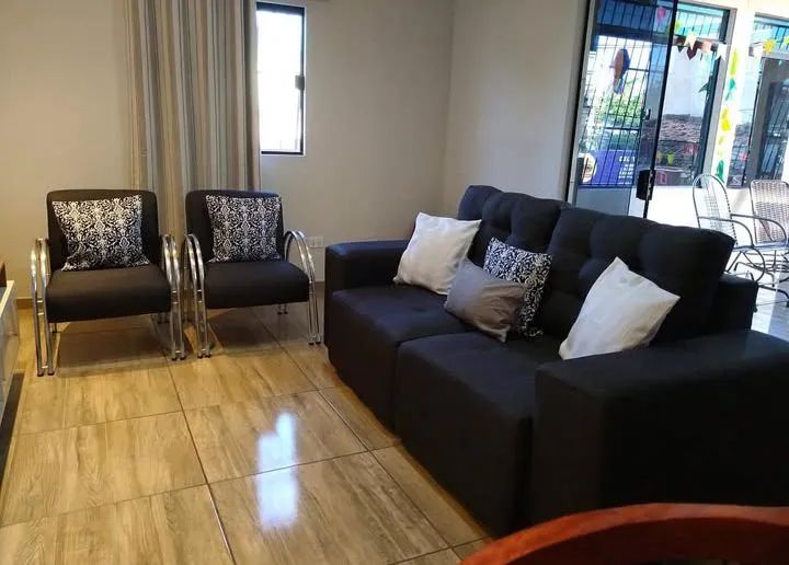 Sofá 2 Lugares com Detalhes Decorativos - Foto 2