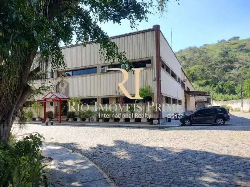 TERRENO NA TAQUARA COM GALPÕES