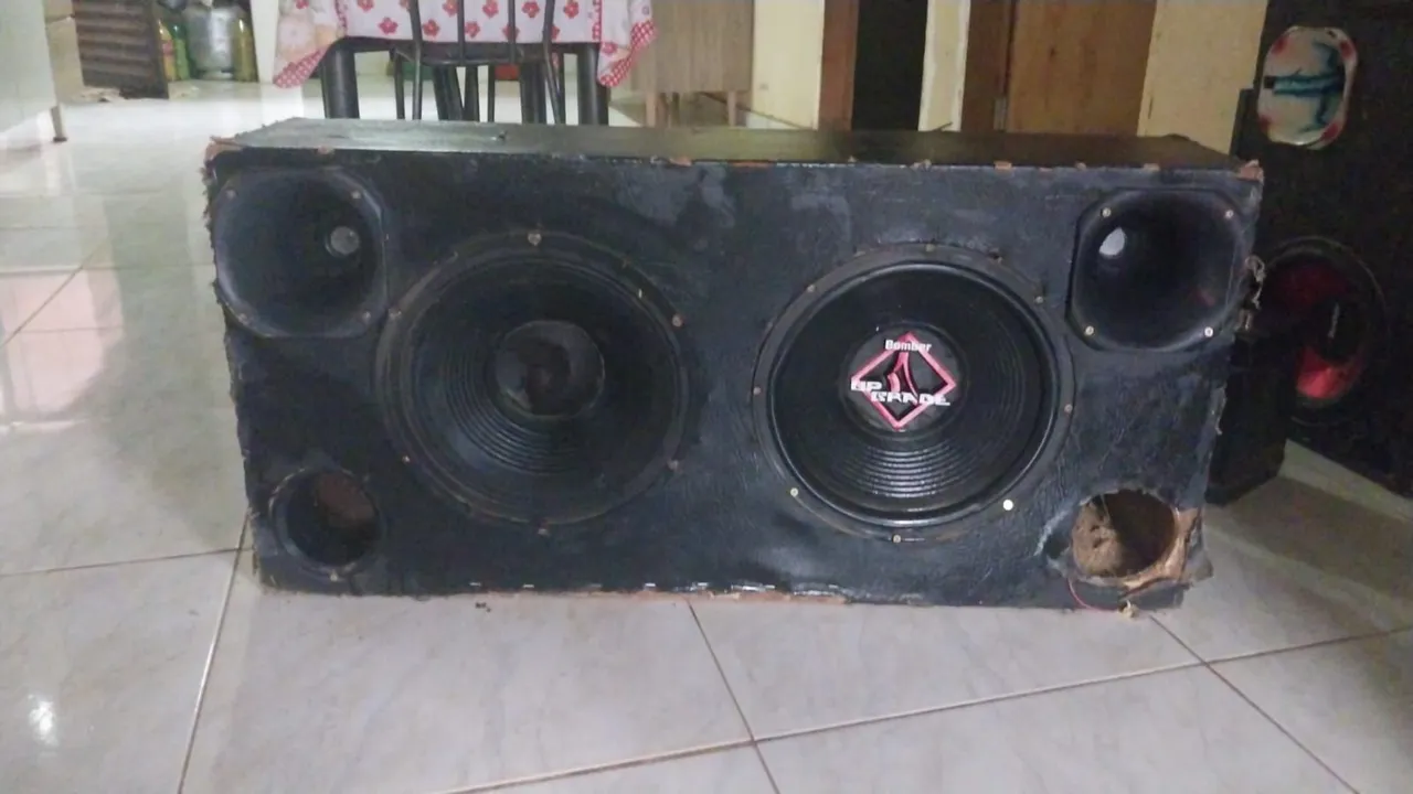 Caixa de Som para Carro com 2 Woofers 12