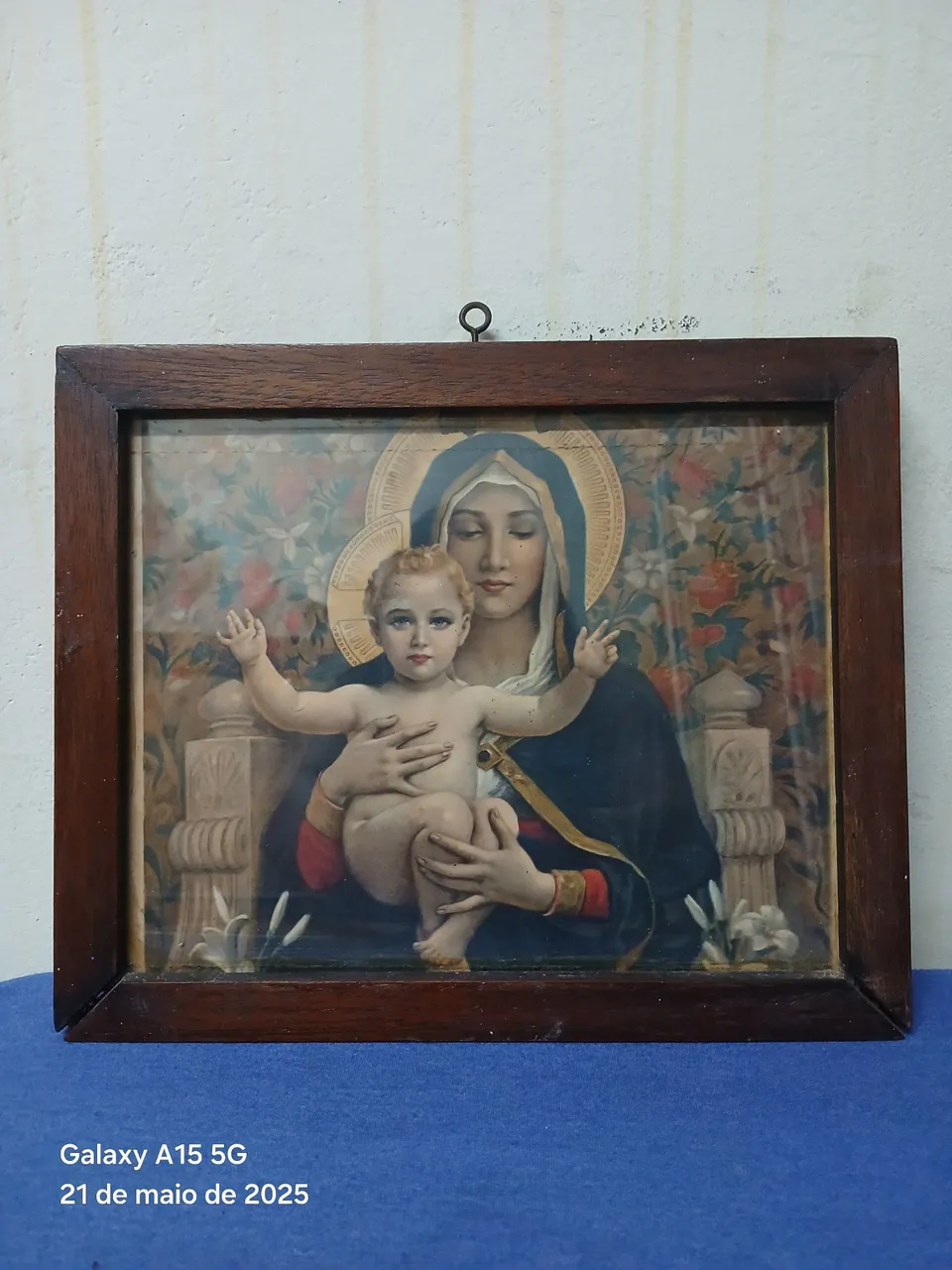 Quadro Maria segurando Jesus antigo