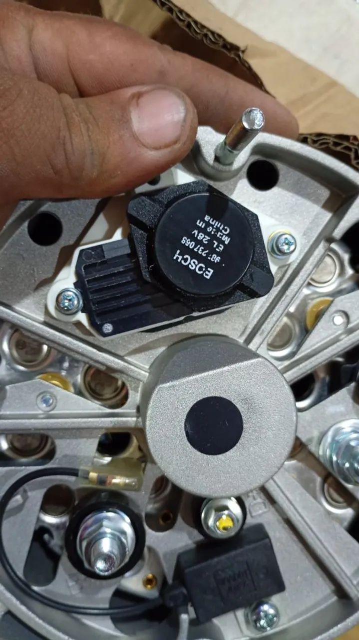 ALTERNADOR BOSCH - NOVO F04R301172 28V 70/140A - Foto 2
