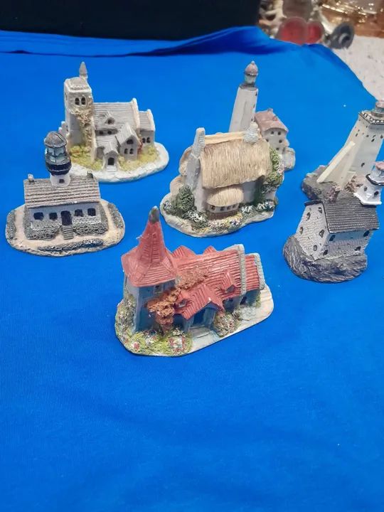 Conjunto de miniaturas de casas medievais