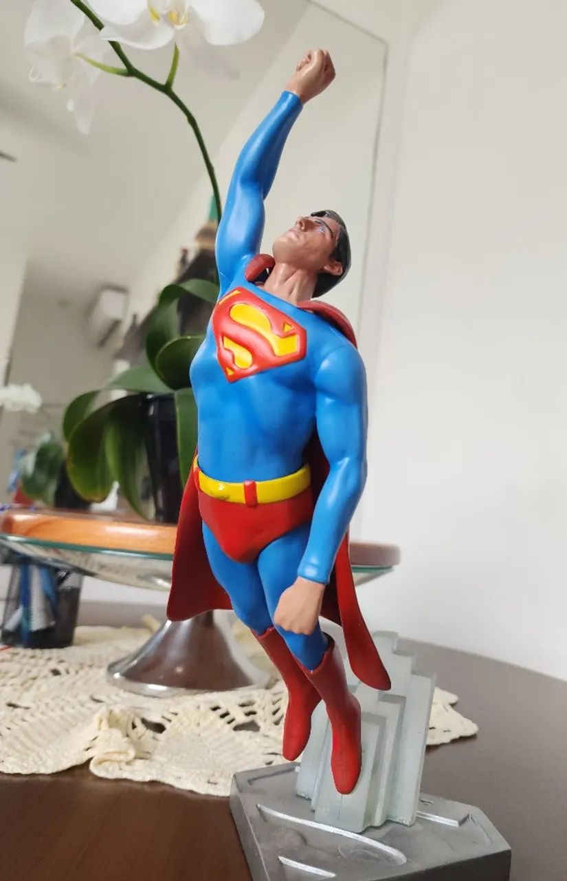 Superman Voando Estátua 35cm Christopher Reeve - Foto 3