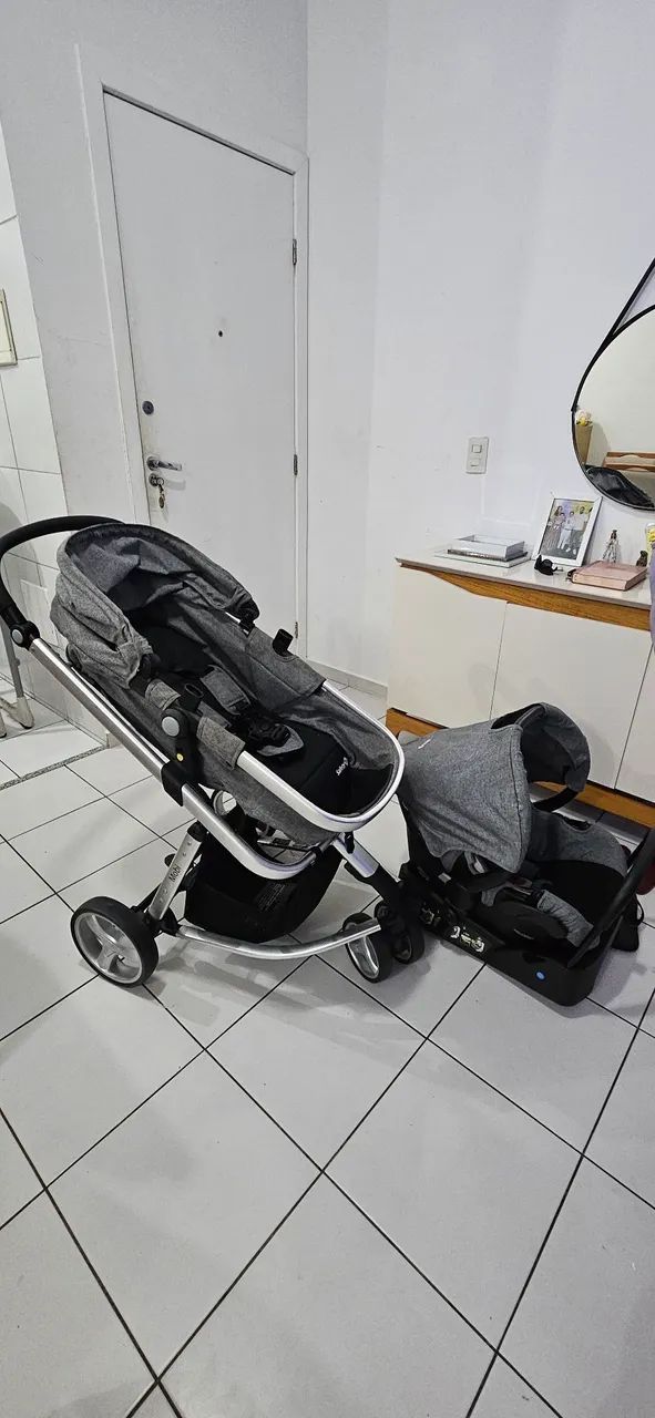 Carrinho de bebê Moisés/ bebê conforto e base. Marca Safety 1st estado de novo