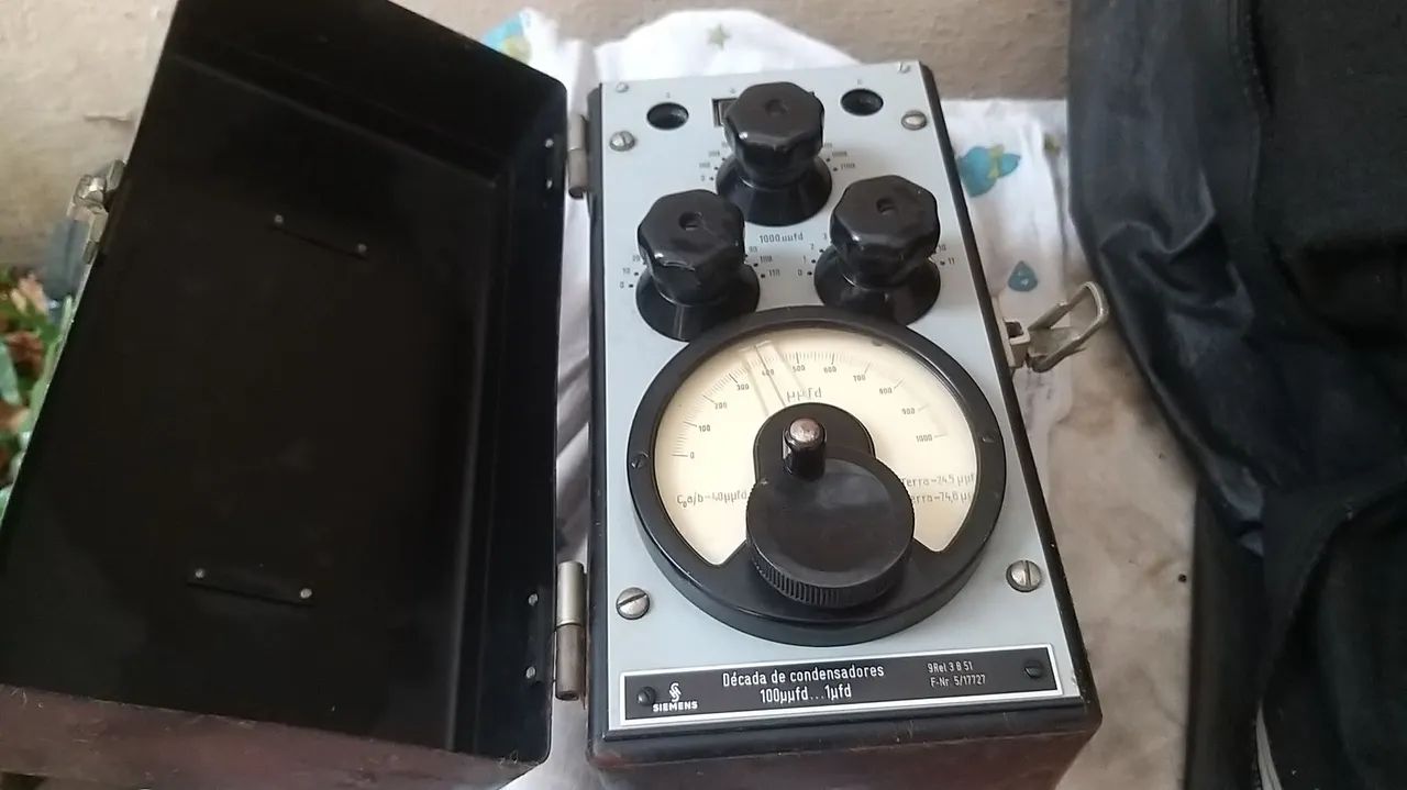 Década de capacitores 100 pf- 1uF alemã Siemens de laboratório,  perfeita , alta precisão  - Foto 2