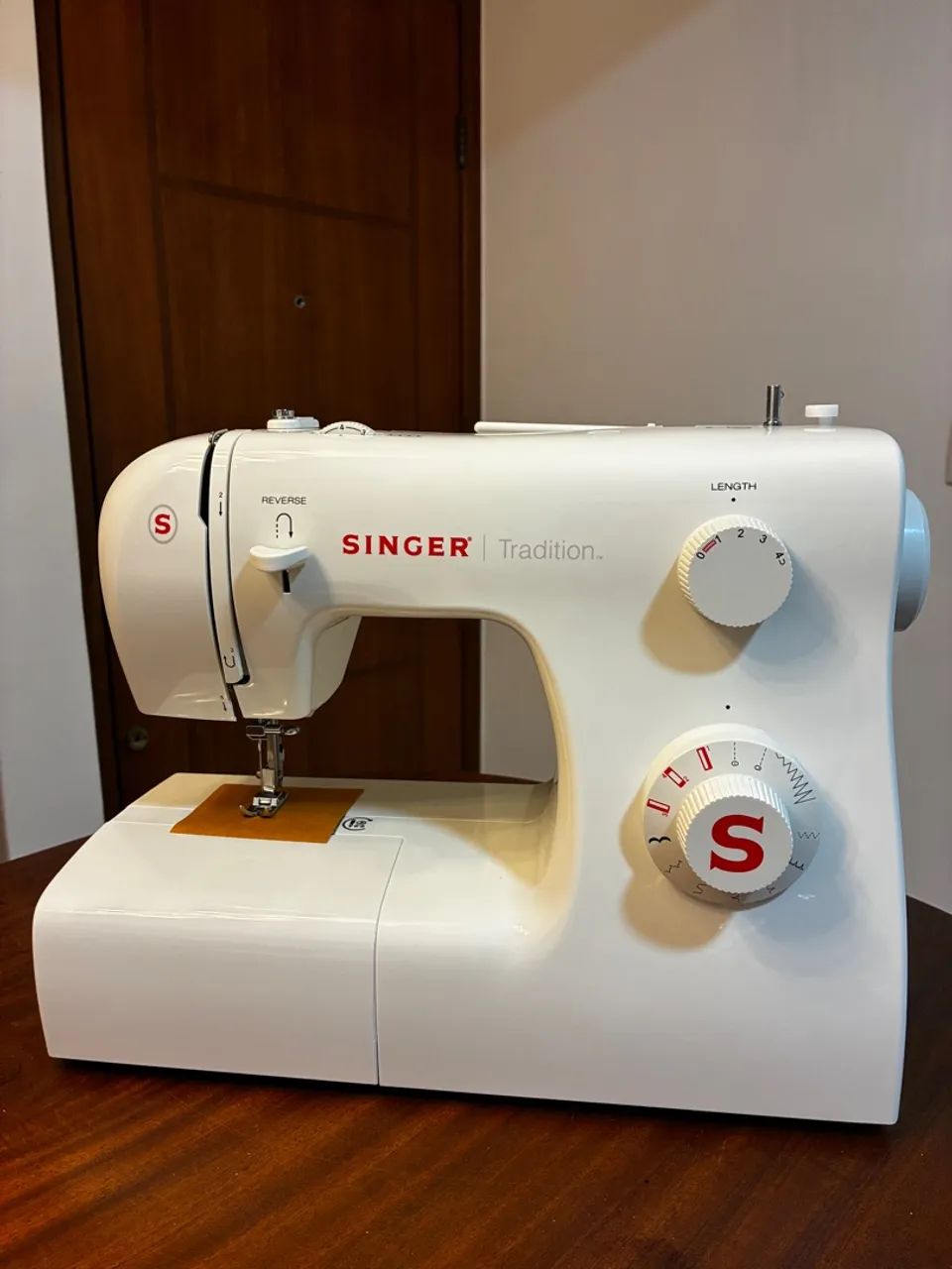 Máquina de Costura Singer Tradition 2250 NOVA!!