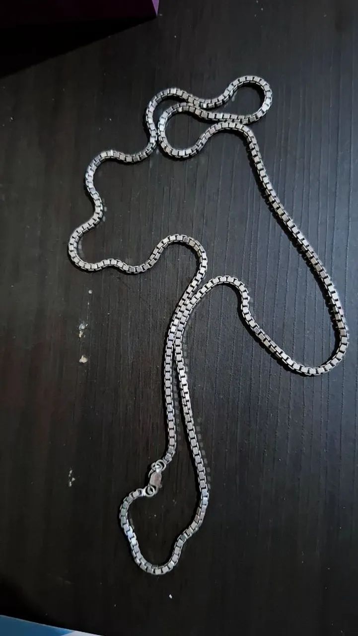 Colar de prata com design elegante - Foto 3