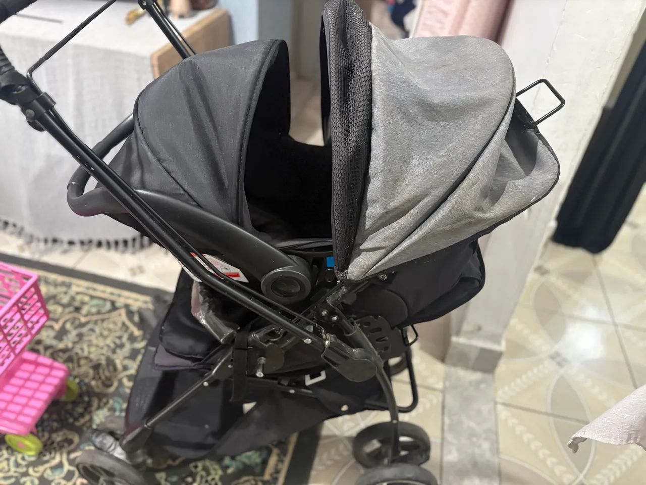 Carrinho de bebê com bebê conforto 64962187640577122