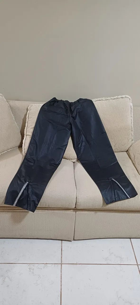 CALÇA CAPA DE CHUVA ALBA NOVA SEM USO  - Foto 2