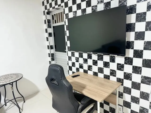 Flat no condomínio edifício Ajuricaba bairro: centro - 40m²;