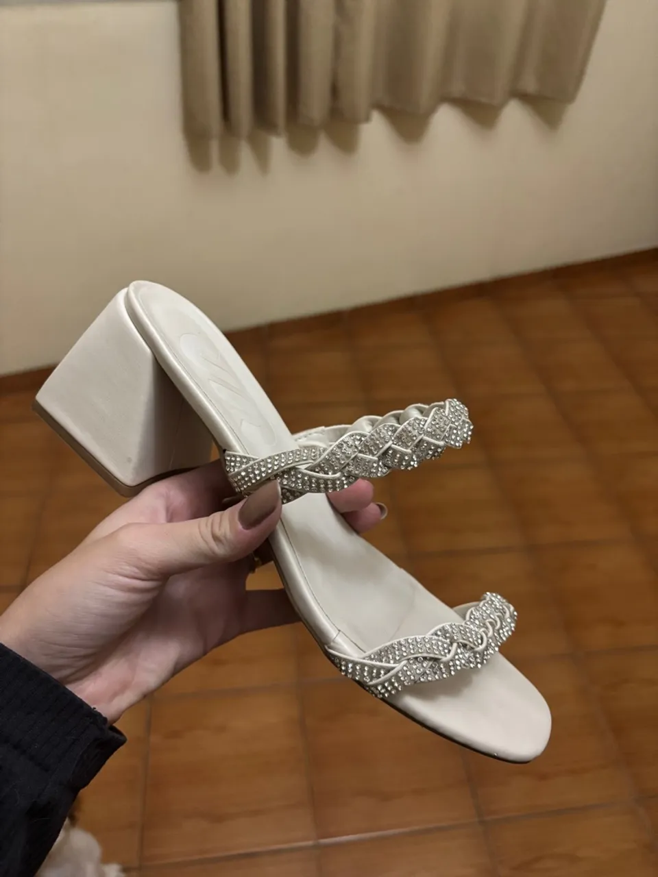 Sandália Feminina Off White com Strass