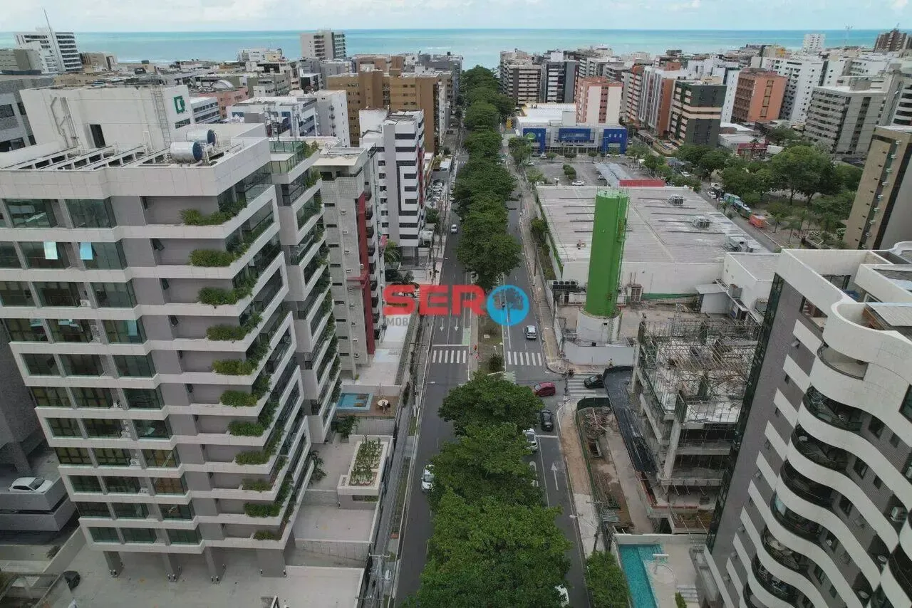 Imóvel para venda possui 228 metros quadrados com 4 quartos em Ponta Verde - Maceió - AL