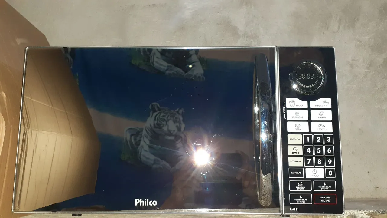 microondas da Philco."ESPELHADO!"display azul.30 L.semi novo.<br>