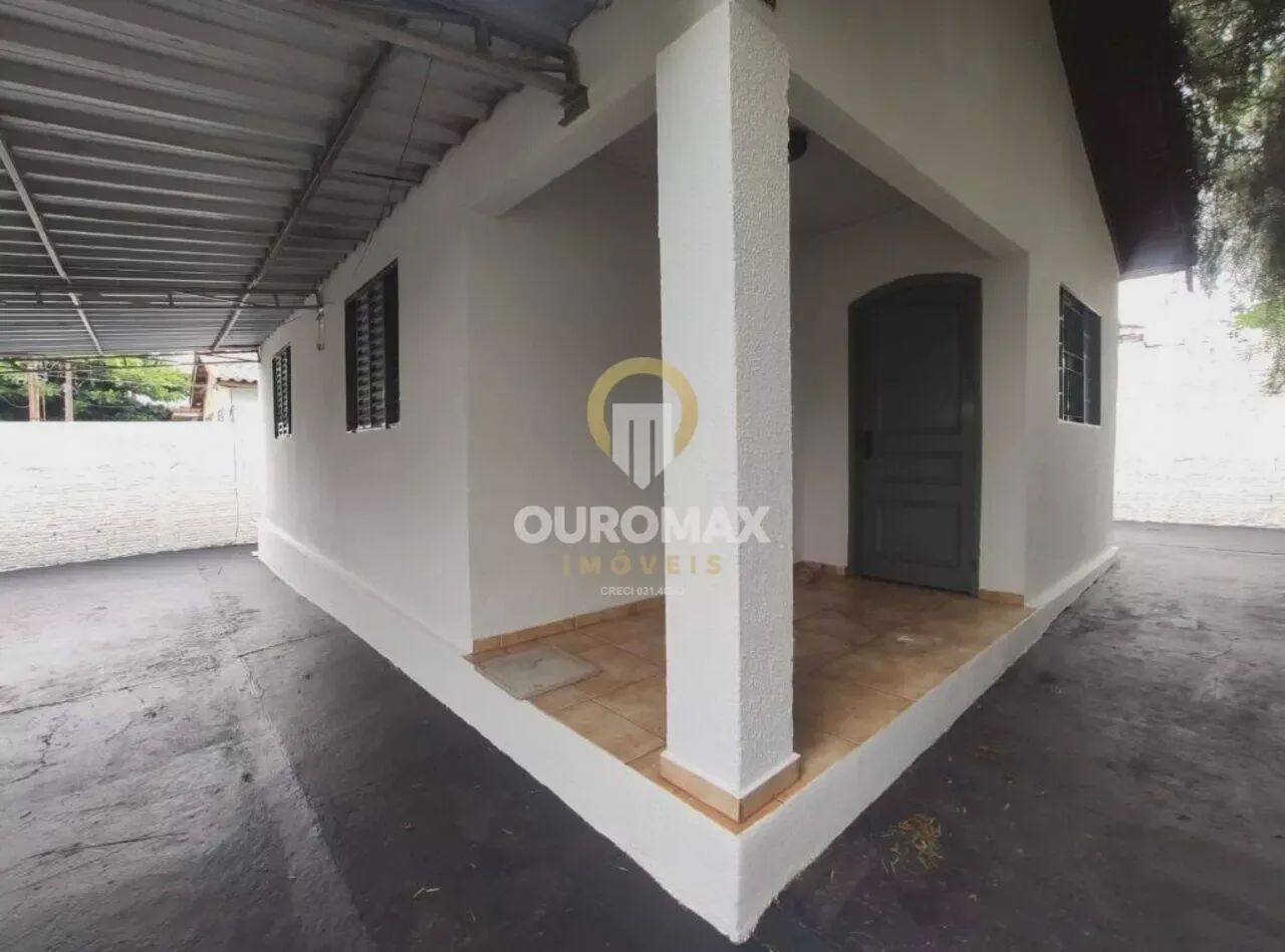 Casa com 2 dormitórios para alugar, por R$ 900/mês - Parque Minas Gerais - Ourinhos/SP. - Foto 3