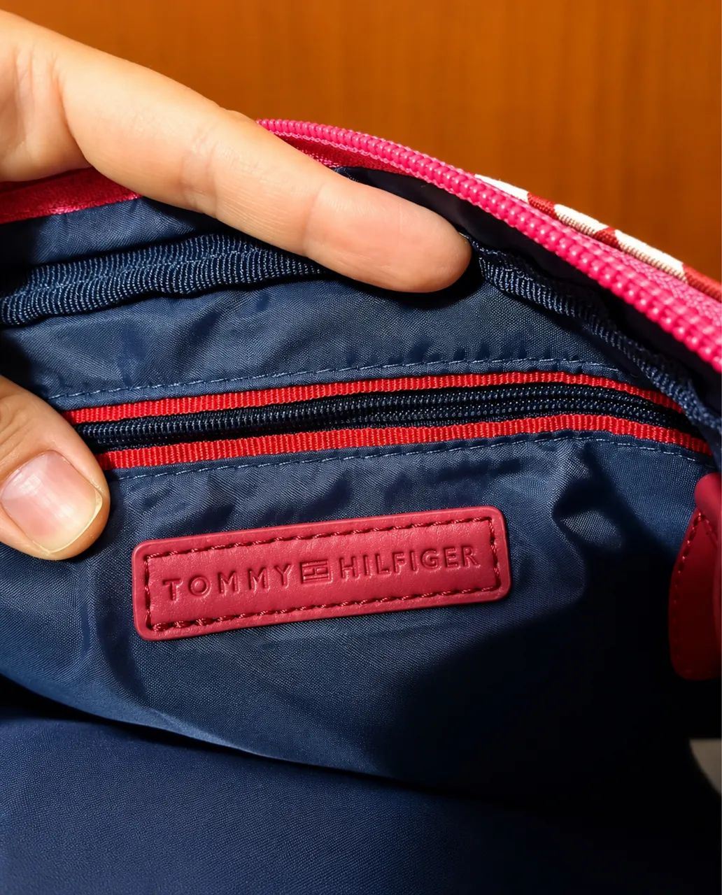     Bolsa Tommy Hilfiger Original Transversal Estampada | Excelente Estado - Foto 4