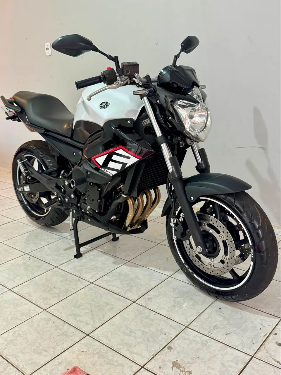 Xj6 sem detalhes 