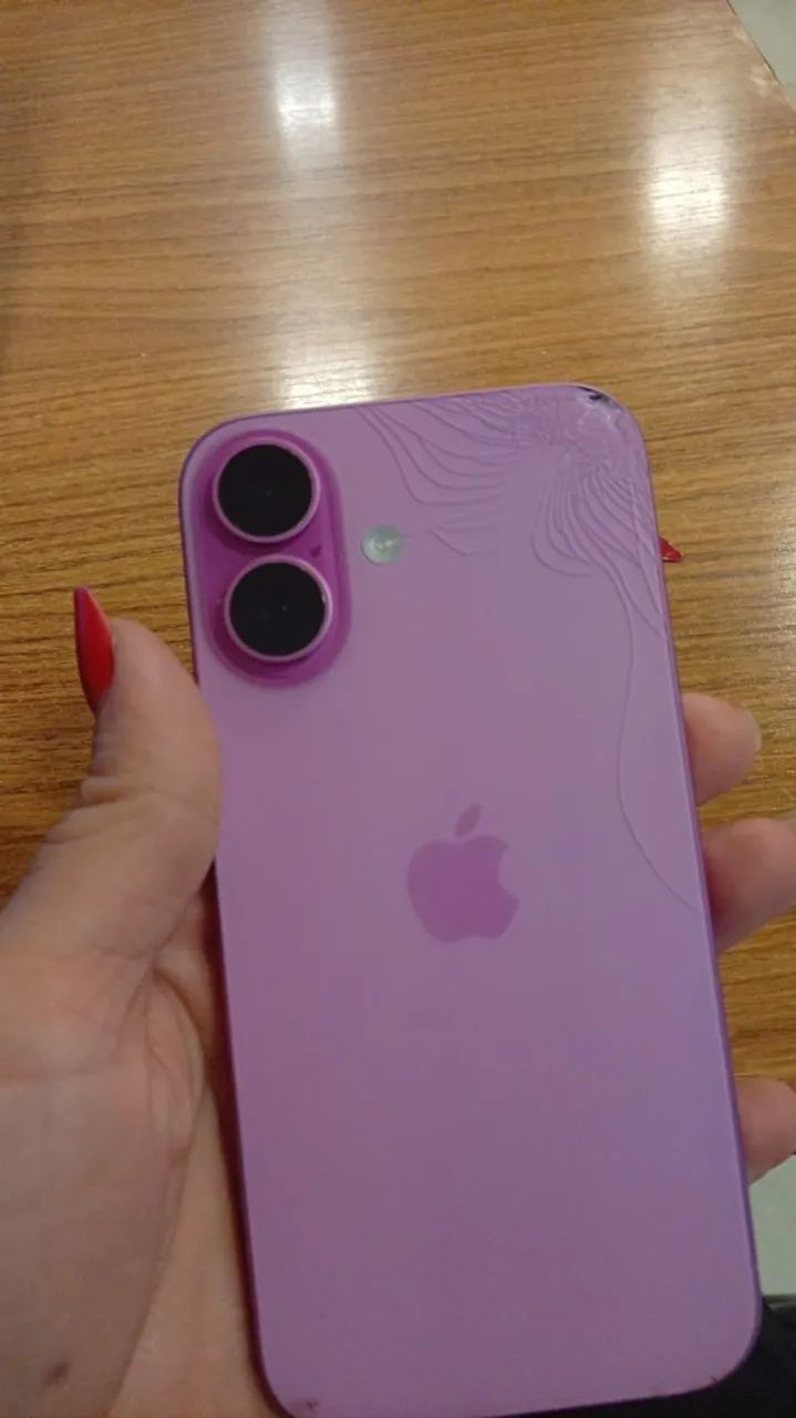 Troco ou vendo iPhone 16 - Foto 2