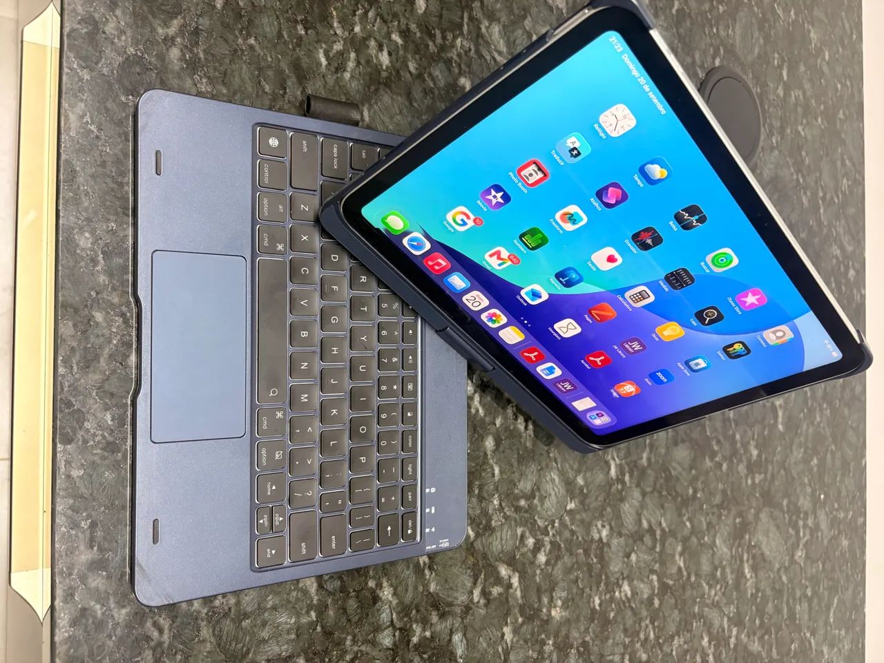 iPad 11 se 128 com Capa Teclado iPad Pro/air 11 Typecase Trackpad Retroiluminad - Foto 2