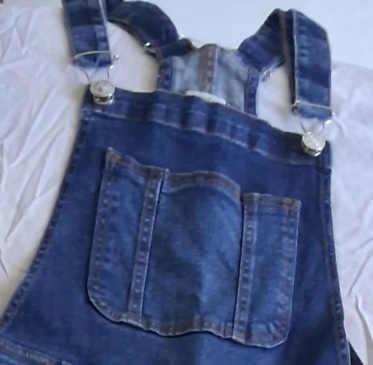 JARDINEIRA FEMININA JEANS COM ELASTANO  - Foto 2