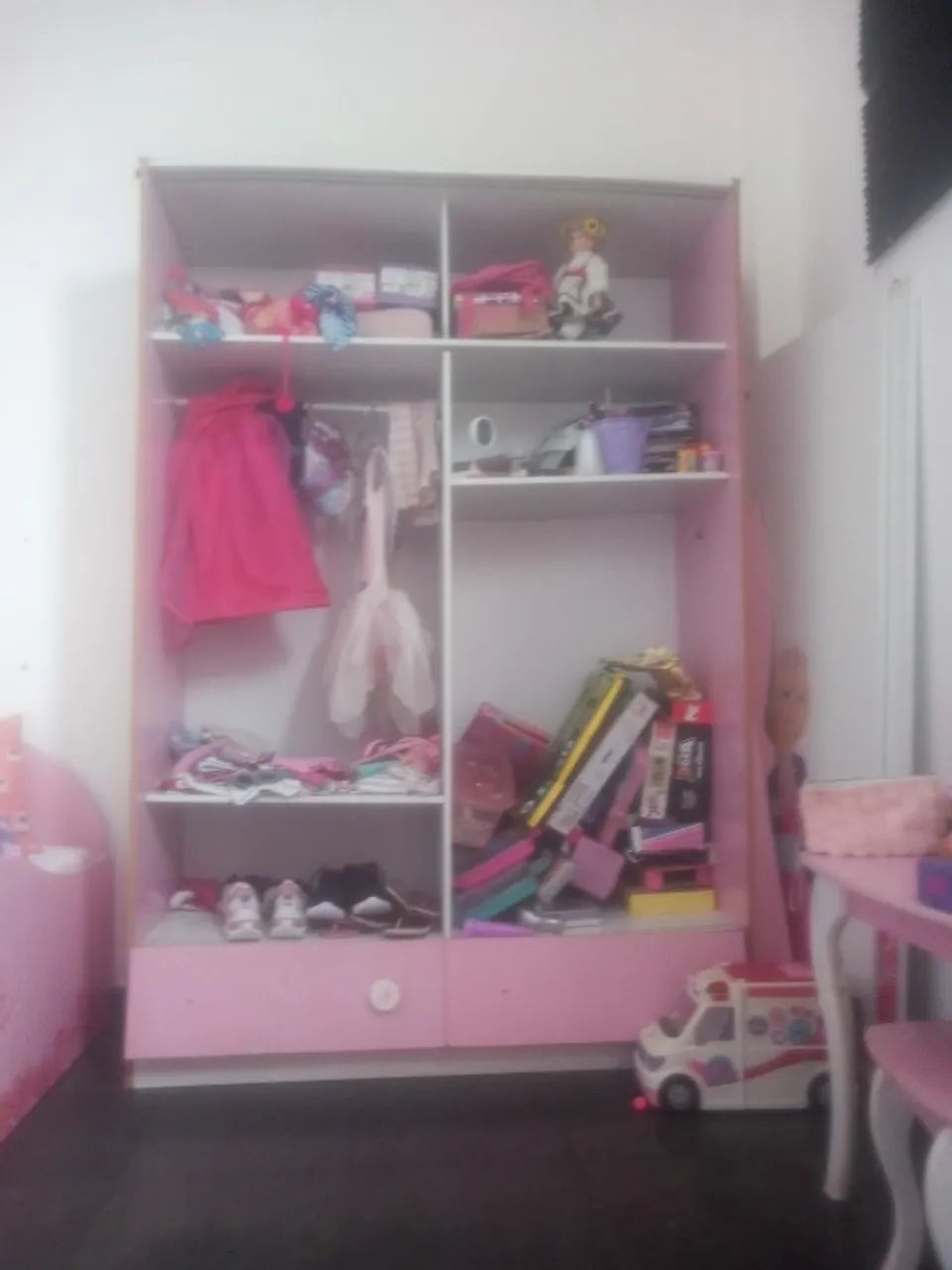 Cama e guarda roupa65578363275138122