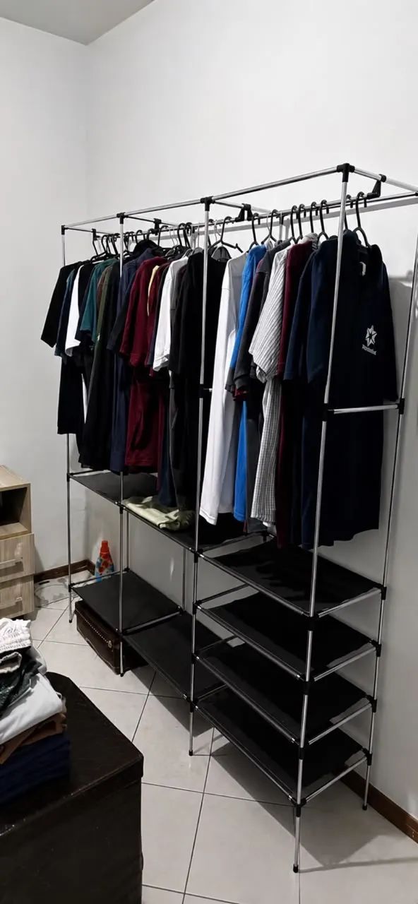 Arara de Roupas Portátil Grande NOVA NA CAIXA - Foto 2