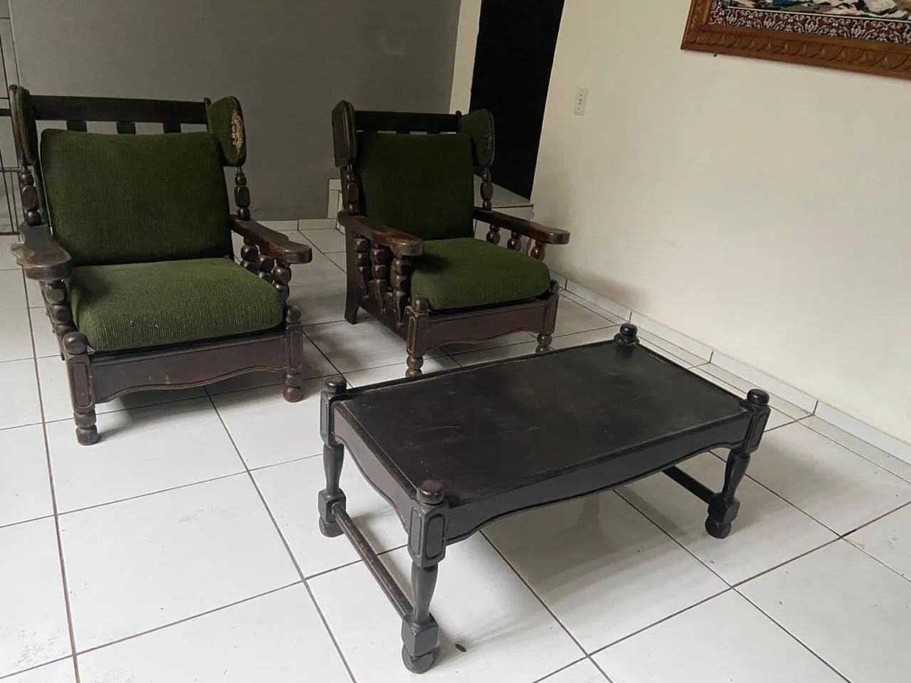 Conjunto Colonial Sofá, centro e 2 poltronas em Madeira   