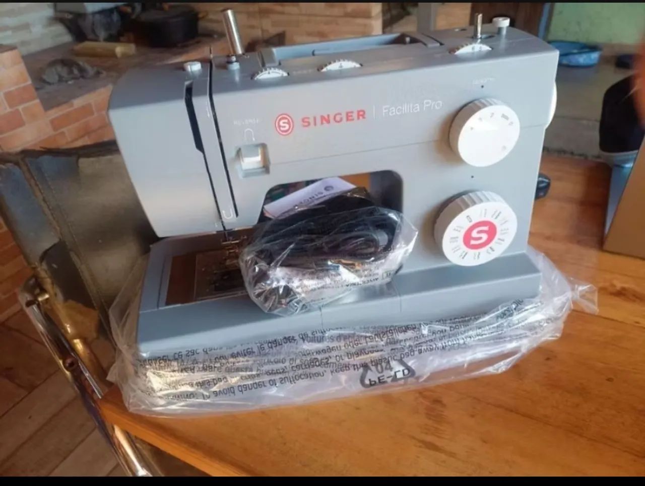 Máquina de costura Singer Pro 23 Pontos 110V