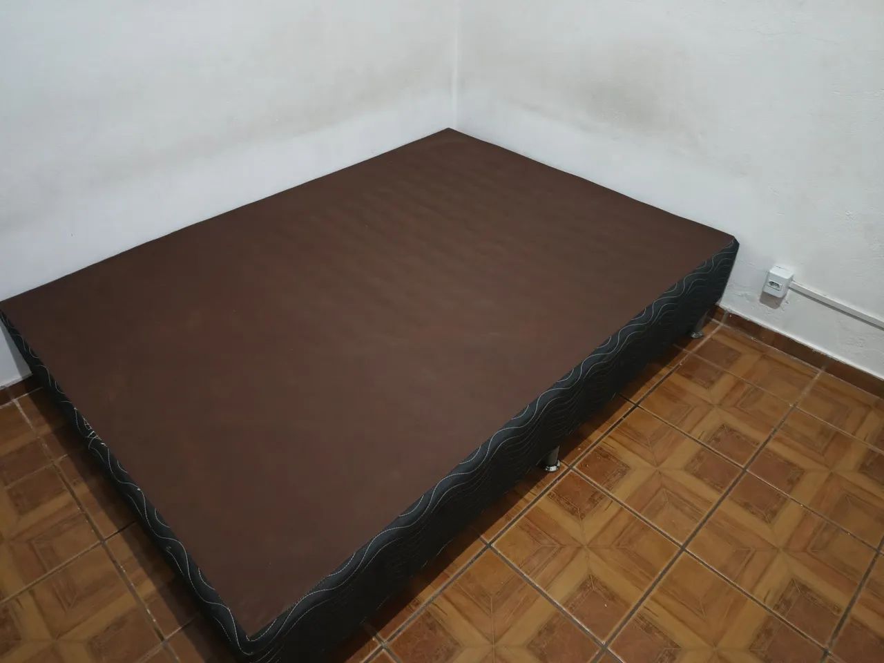 Cama box casal com colchão .