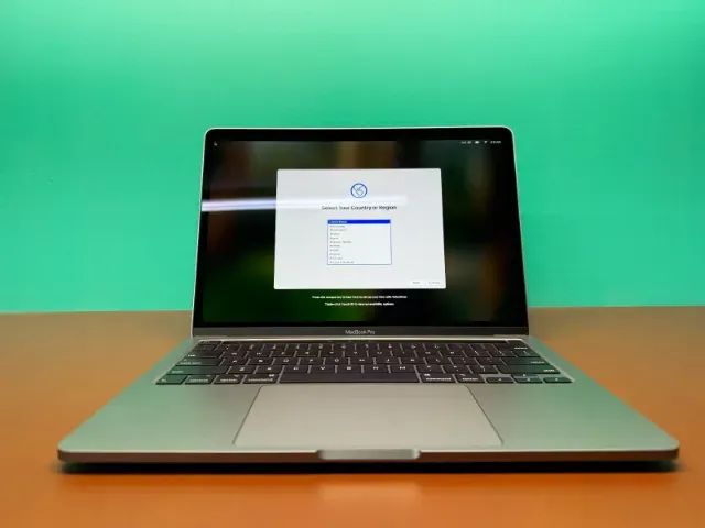MacBook Pro 13? M1 (2020) | 8GB RAM | Desempenho ABSURDO