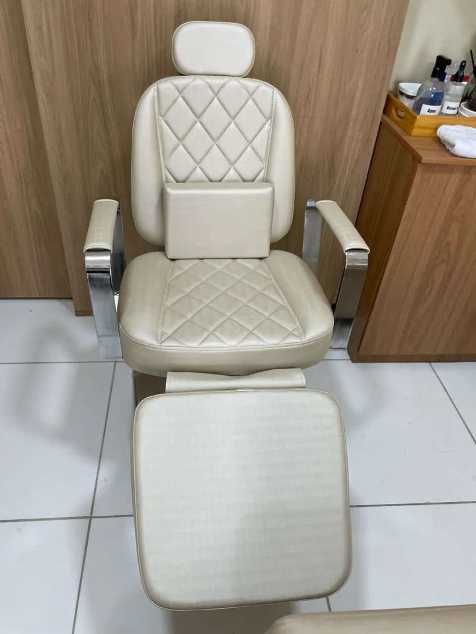 Vende-se Cadeira Hidráulica com Elevação de Pé 