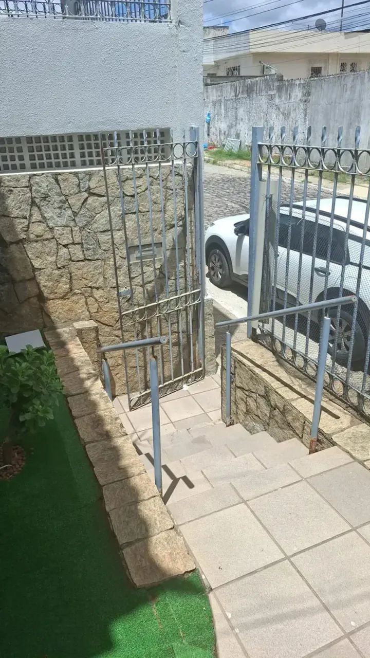 Casa na Cidade Alta, com 3 quartos- Natal - RN