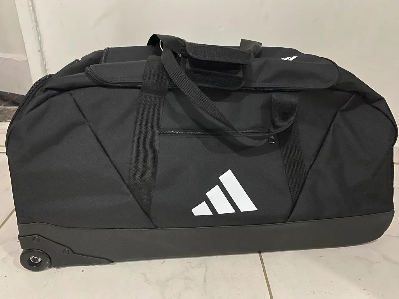 Mala de viagem ? ADIDAS 