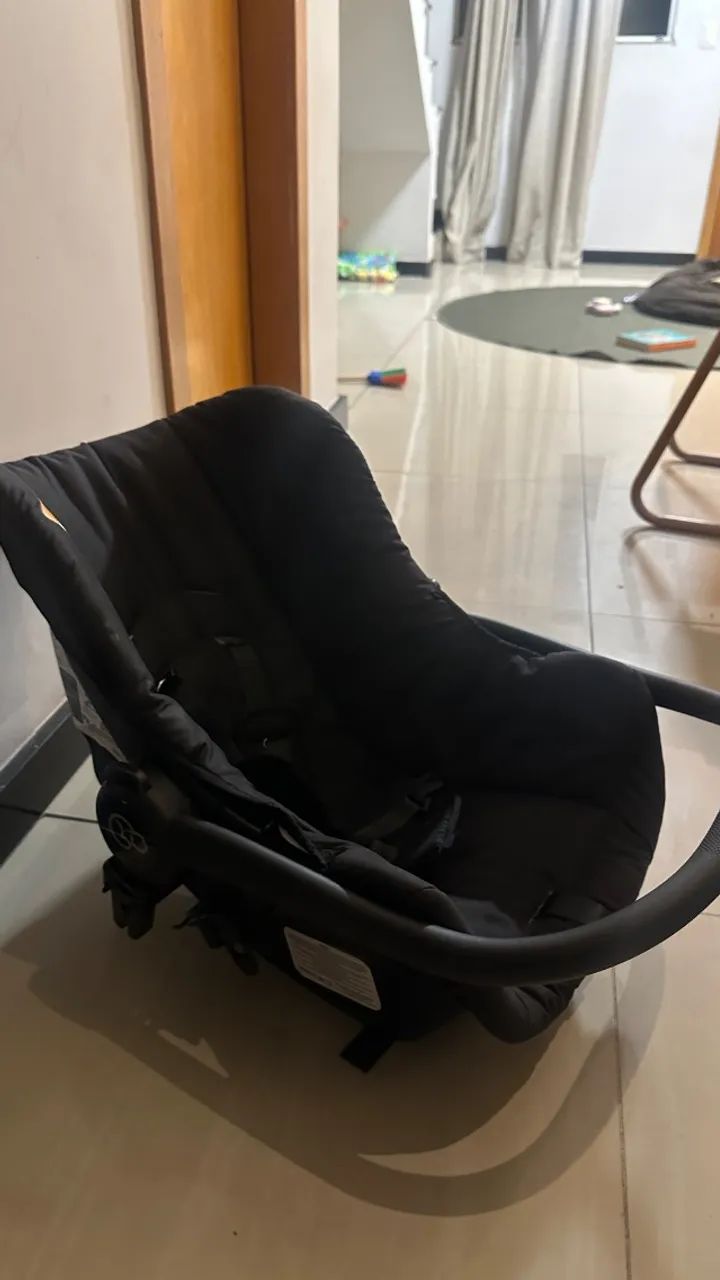 Carrinho de bebê com bebê conforto  - Foto 4
