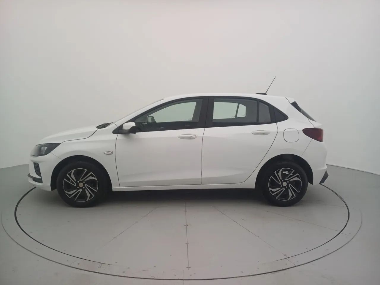 Chevrolet Onix Hatch 1.0 12V Flex Mec. 4P, foto 2 de 18