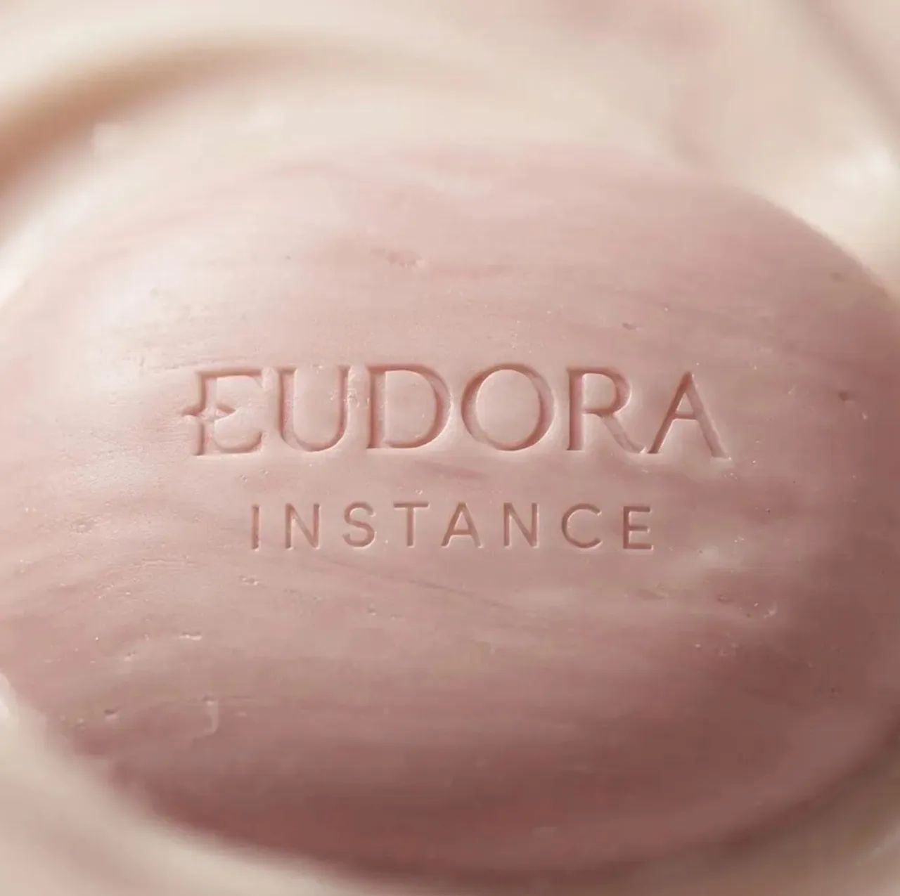 Kit 4 Sabonetes em Barra Eudora Instance Ameixa e Praliné 80g Cada - Foto 4