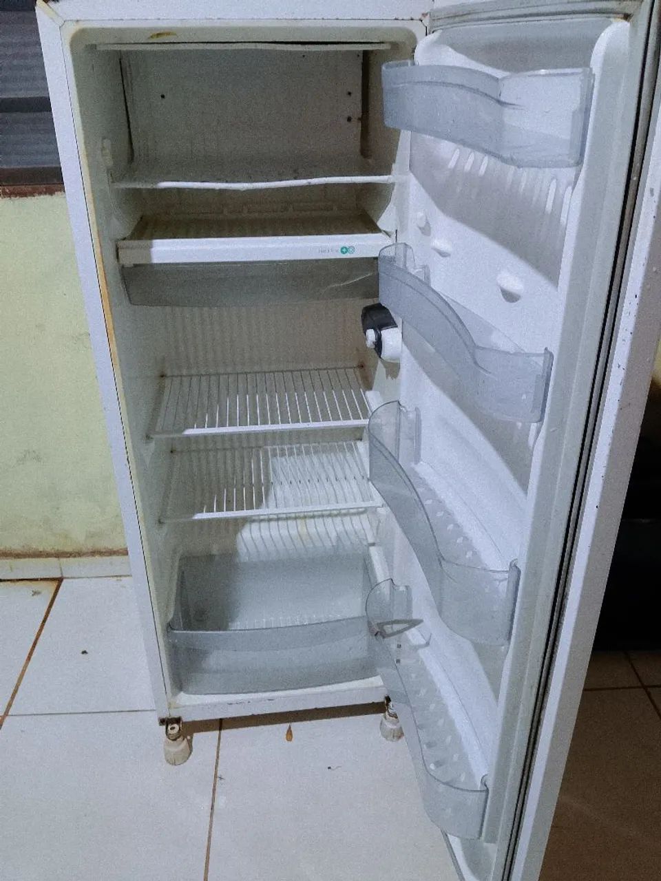 Vendo geladeira funcionando perfeitamente  - Foto 5