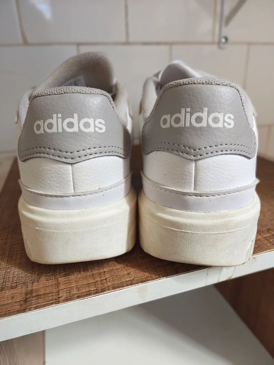 Tênis Adidas original em ótimo estado de conservação  - Foto 2