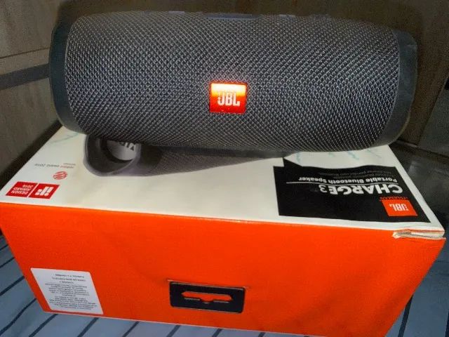 Caixa de som JBL charge 3