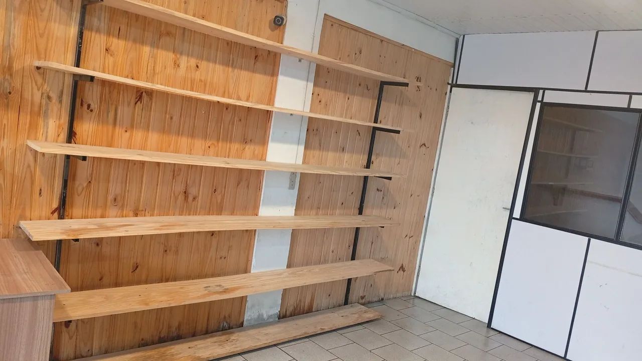 Prateleiras de madeira rústica 